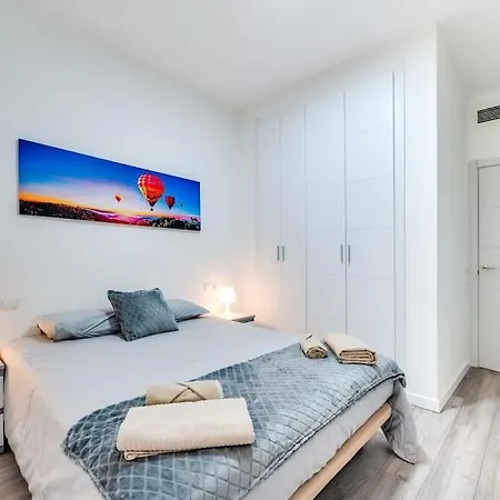 Apartment Chic In Heart Of Town *