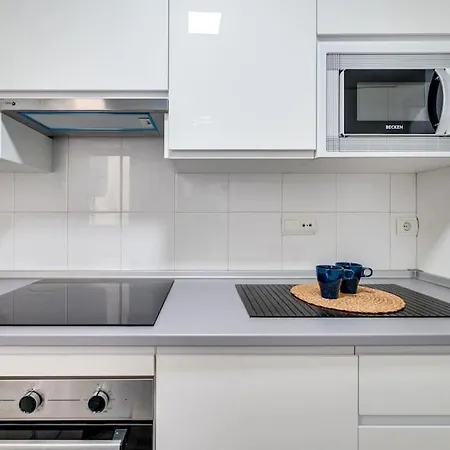 Chic In Heart Of Town Apartment